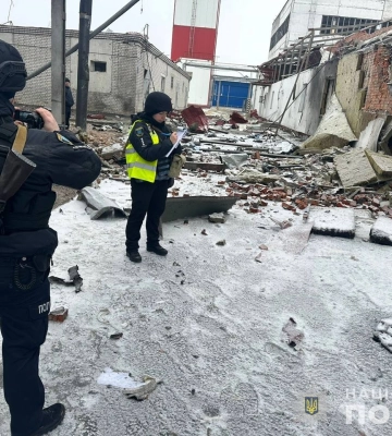 Пошкоджені будинки: вночі та зранку росіяни здійснили 10 обстрілів Сумщини