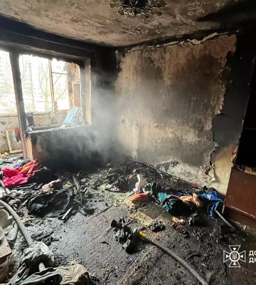 У Дніпрі з палаючої квартири врятували чоловіка з опіками