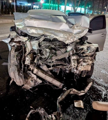 У Рівному зіткнулися BMW і Mercedes: травмувалися три людини