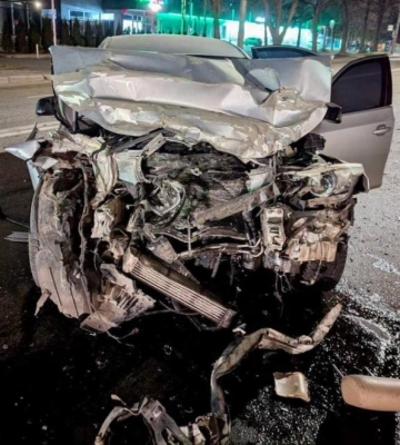 У Рівному зіткнулися BMW і Mercedes: травмувалися три людини