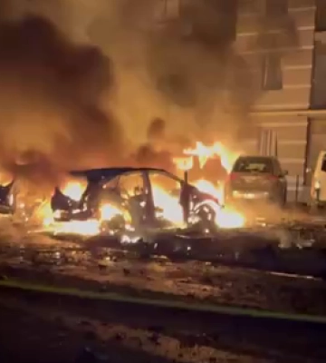 В Сумах россияне ударили "шахедом" по автостоянке во дворе многоэтажки – был пожар