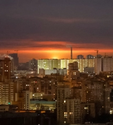 Нічна атака РФ: у Києві працювали сили ППО, Кличко повідомляв про пожежу через падіння уламків
