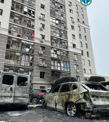 Загорелись машины и выбило окна в домах: последствия вражеской атаки &quot;Шахедами&quot; по Сумах