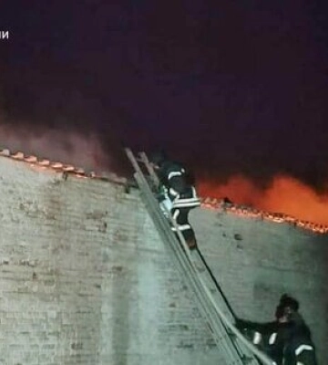 Через атаку БпЛА рятувальники на Харківщині п’ять годин намагалися загасити пожежу
