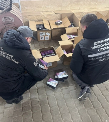 Волинські прикордонники викрили групу осіб, які продавали &quot;електронки&quot; через Telegram
