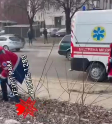 У ДТП на Київській постраждали троє людей: деталі вечірньої автопригоди в Рівному (ФОТО)