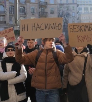 У Києві вимагають відсторонити художнього керівника Молодого театру, звинуваченого у домаганнях
