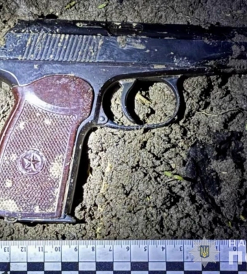 На Житомирщині заґратовано дебошира, який погрожував кумові бойовою зброєю