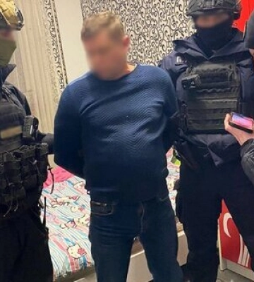 Напав на військовослужбовця в Чернігові: затримано чоловіка з наркотиками та зброєю, - Нацполіція. ВІДЕО+ФОТОрепортаж