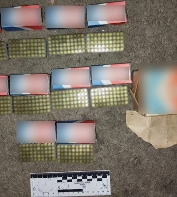 У 45 річного острожанина під час обшуку виявили наркотики та майже 1000 набоїв