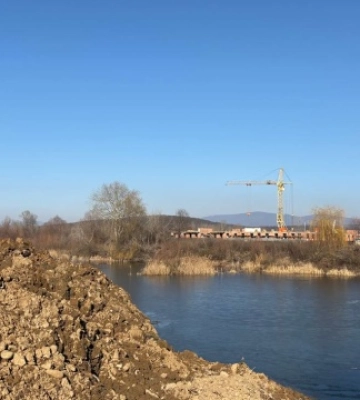 В Ужгороді засипали Чорне озеро будівельним сміттям - міськрада створює комісію