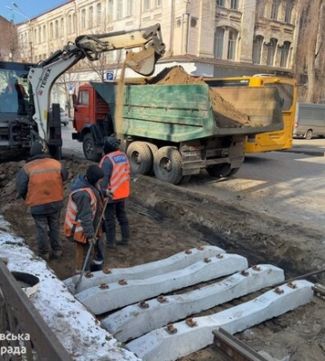 У Дніпрі розпочали перший цього року ремонт трамвайного переїзду: де проводяться роботи