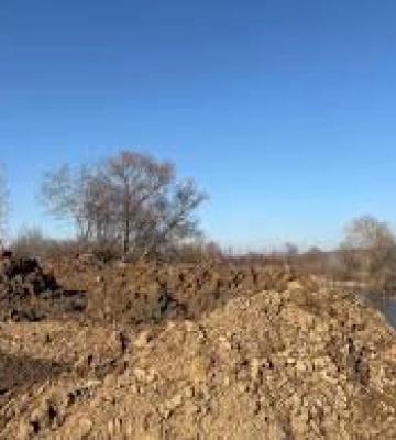В Ужгороді засипали Чорне озеро будівельним сміттям - міськрада створює комісію