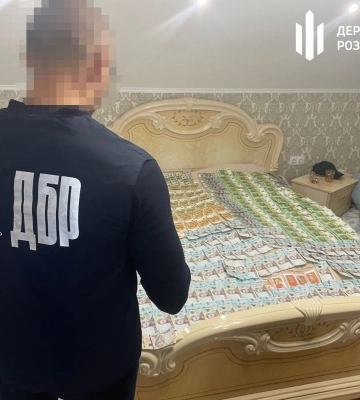 Допомагав за гроші ухилитися від служби в армії – на Закарпатті затримали інструктора районного ТЦК і СП