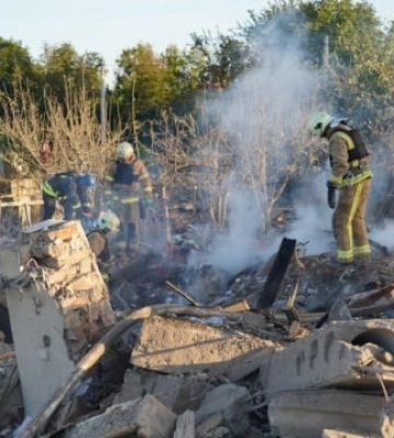На Сумщині окупанти вдарили КАБами по прикордонню, двоє загиблих, під завалами можуть бути люди