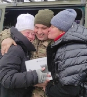 Захиснику з Волині передали допомогу від волонтерів