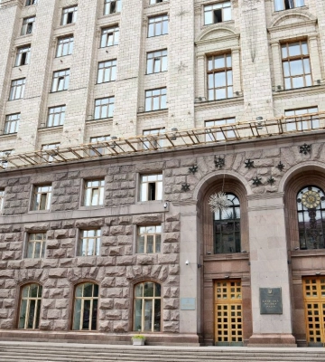 У будівлі КМДА проходять обшуки: реакція столичної влади