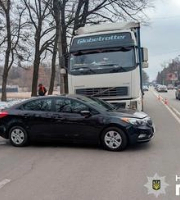 ДТП у Полтаві: зіткнулися вантажівка і легковик