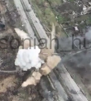 Українська авіація завдала високоточного бомбового удару по групі російської піхоти на Херсонщині. ВIДЕО