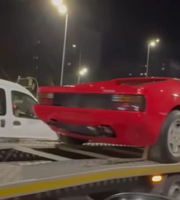 Український футболіст нарешті привіз до Києва культовий Ferrari: хто ця легенда