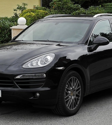 Купив Porsche Cayenne, а грошей не віддав: на Волині за шахрайство покарали чоловіка