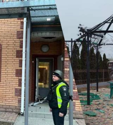 Пошкоджено будинок та навчальні заклади: які наслідки ворожої атаки на Київщину