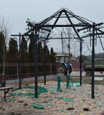На Київщині через атаку російських безпілотників пошкоджені дитсадок і дві будівлі школи