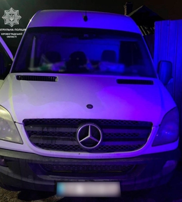 У Кропивницькому Mercedes під кермуванням п'яної водійки в'їзав у паркан