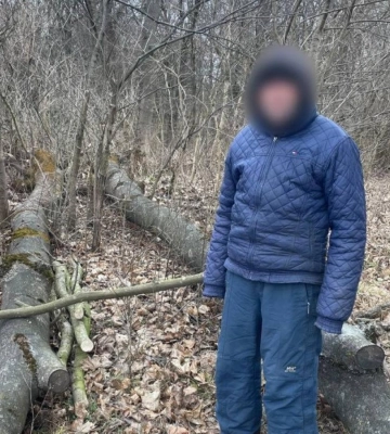 Патрульні «застукали» чоловіка, який рубав дерева у заповідному урочищі неподалік Млинова