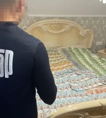 На Закарпатті посадовець ТЦК за гроші допомагав чоловікам втекти з центру комплектування
