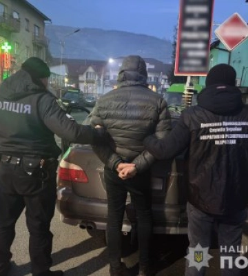 Поліція Рахова затримала основного організатора раніше заблокованого каналу незаконного переправлення чоловіків через кордон
