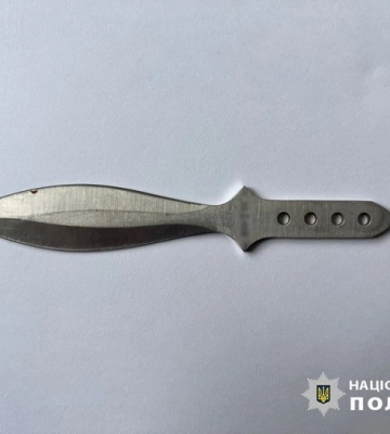 34-річний одесит з ножем напав на вулиці на подружню пару через телефон