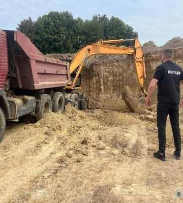 «Сімейний підряд»: на Рівненщині за незаконний видобуток корисних копалин судитимуть ОЗГ