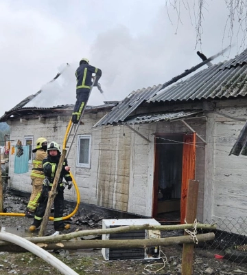 У Луцькому районі ледве не згоріла хата