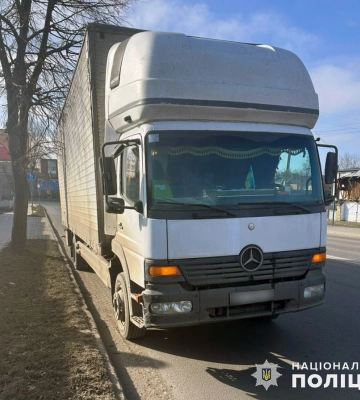 У Хмельницькому вантажівка збила пішохода на смерть - поліція розпочала розслідування