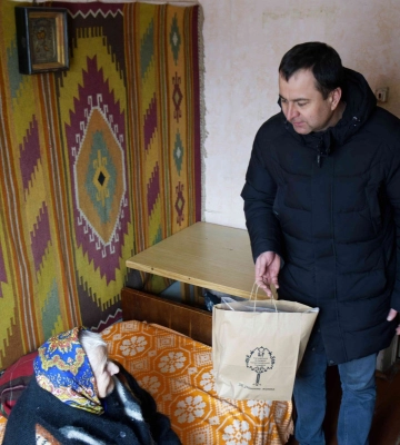 «Очі іменинниці сяяли радістю»: довгожительку з Волині привітали з 97-річчям