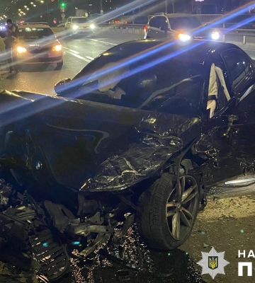 У Києві повідомлено про підозру водію, через дії якого у ДТП постраждали двоє людей. ФОТО