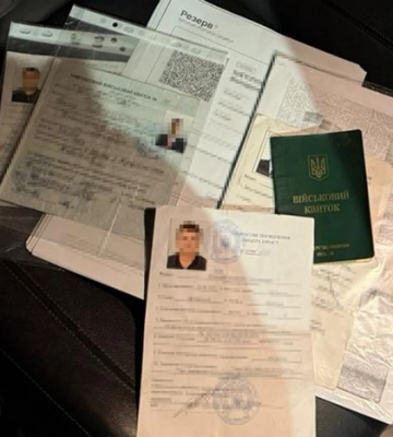 У Вінниці керівника комунального закладу і двох лікарів запідозрили в &quot;списуванні&quot; військових за хабарі