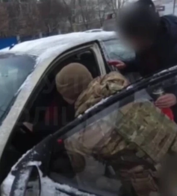 У Дніпрі чоловік знепритомнів за кермом: відео порятунку