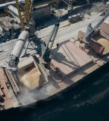 Українським морським коридором за півтора року перевезли 100 млн тонн вантажів, – Зеленський Українським морським коридором за півтора року перевезли 100 млн тонн вантажів, – Зеленський