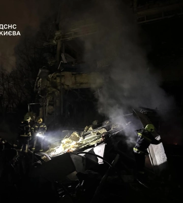 Окупанти вдарили ракетами по Києву, є влучання уламків у двох районах – КМВА