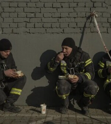❗️ ГОРЯТЬ БАГАТОПОВЕРХІВКИ: Є ЖЕРТВИ  Масований ракетний удар по Києву: РФ атакувала балістикою