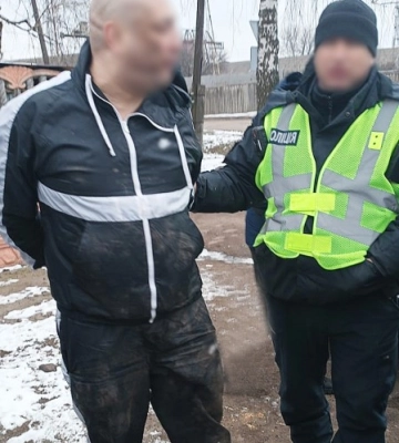 На Чернігівщині поліція взяла у кайданки затятого рецидивіста, який порізав молодика