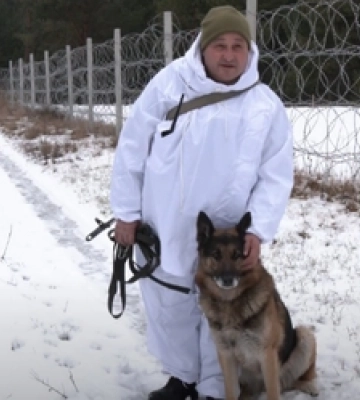 «Він – моя третя рука, очі, вуха», – кінолог Волинського прикордонного загону про напарника Мухтара (фото, відео)