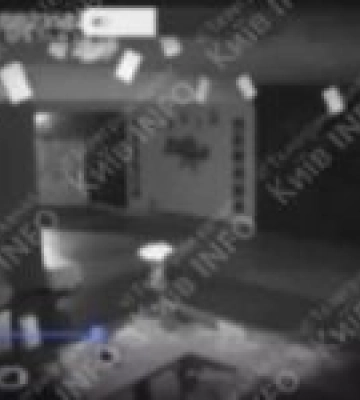 Уламки ракети влучили в Київ: фіксація інциденту камерами в Оболонському районі