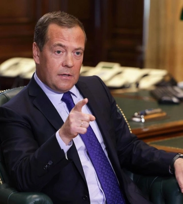 "Мир через силу": Медведев назвал ракетный удар по Киеву "реальным соотношением сил" "Мир через силу": Медведев назвал ракетный удар по Киеву "реальным соотношением сил"