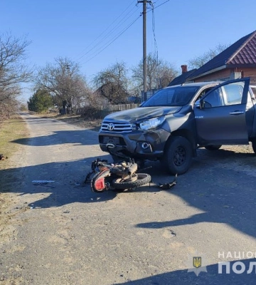 На Волині автомобіль Toyota Hilux збив двох підлітків на мотоциклі, - поліція