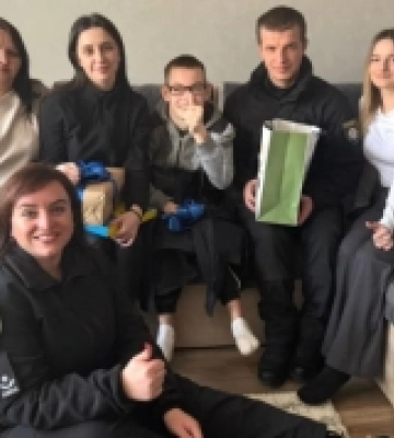 Закарпатські поліцейські здійснили мрію юнака Віталія з Руського Поля на Тячівщині