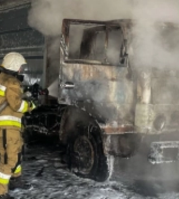 На Миколаївщині загорівся зерновоз На Миколаївщині загорівся зерновоз