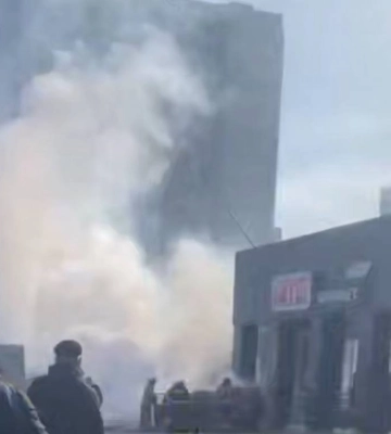В Днепре на проспекте Мира дотла сгорела машина